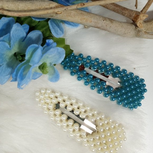 NWOT Accessories - 💜Two Pearl Fashion Barretts. NWOT 5/25